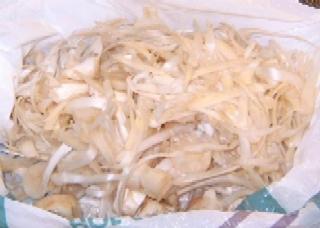 Spargelschalen und -abschnitte